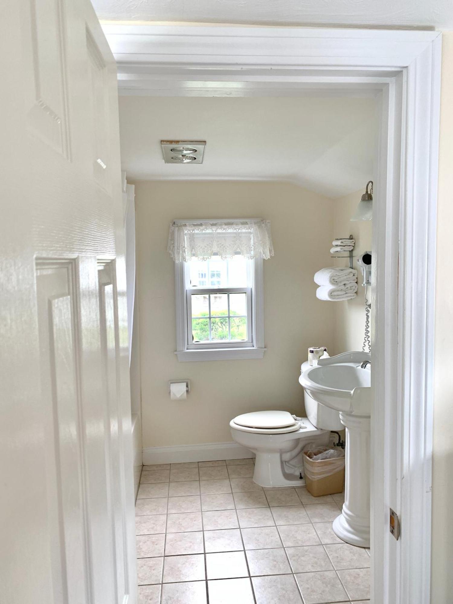 Lighthouse Inn Cape Cod West Dennis Room photo